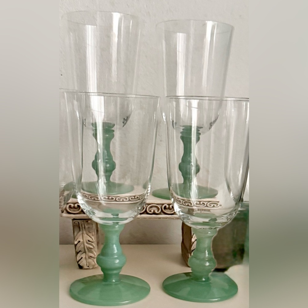 4 Villeroy and Boch Romania Isabelle Green Jade Claret Wine Glasses - Picture 4 of 15